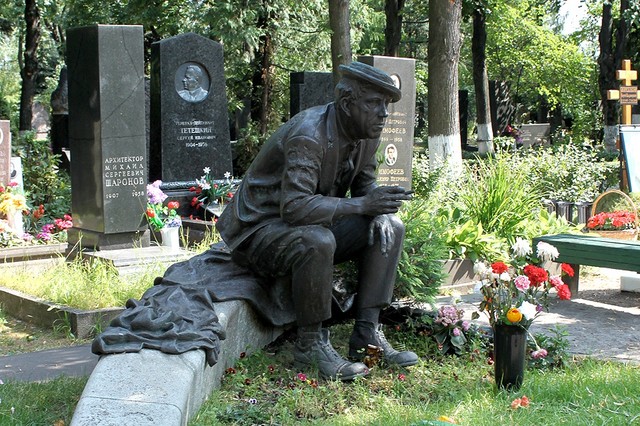 Novodevichiy Cemetery Tour